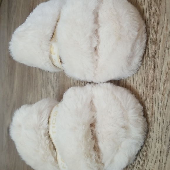 Fabletics Womens Snug Strap Slippers Off White Houseshoes - Picture 3 of 9
